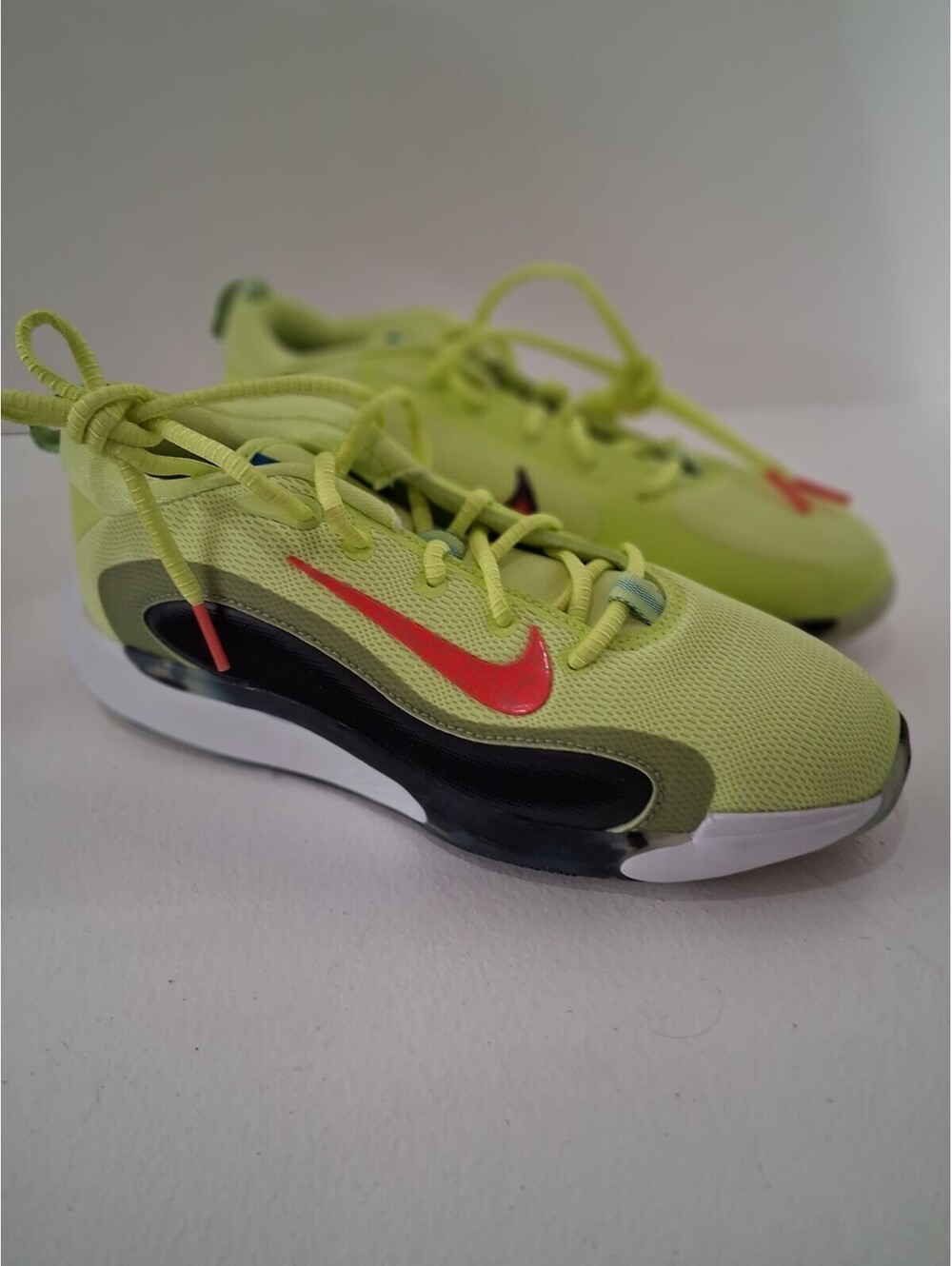Nike IsoFly SE Women's Size 6.5 Light Lemon Twist (BRAND NEW)